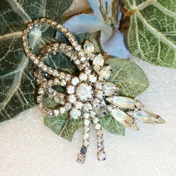 Vintage Prong Set Clear & Blue Rhinestone Brooch Perfect Condition 2 3/4\